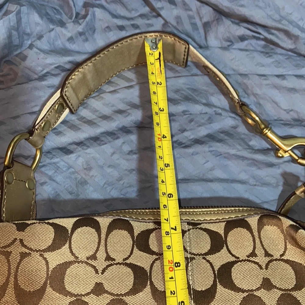 EUC Coach Hampton Signature monogram Canvas shoulder Bag 8631